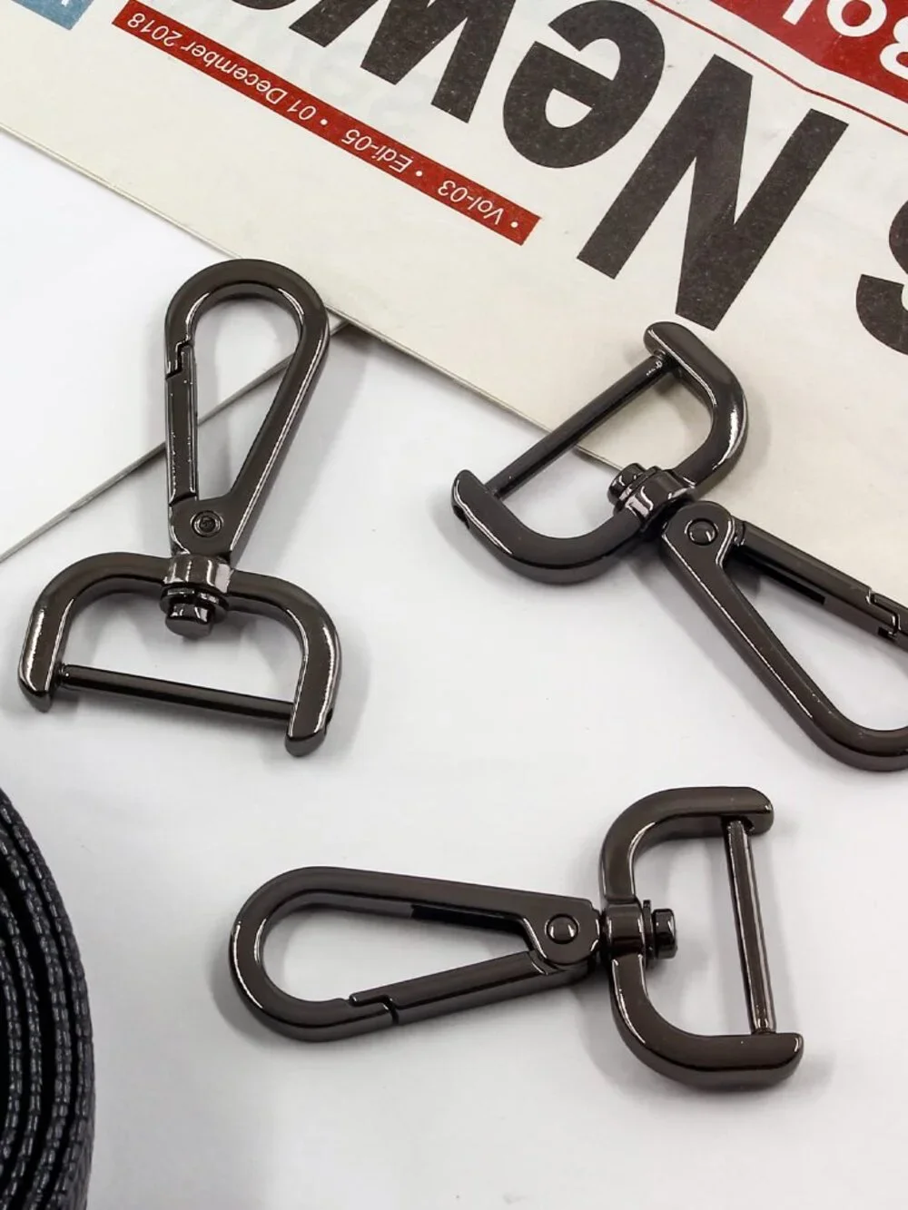 Litoexpe 4-Pack Detachable Snap Hook Swivel Clasp with 1 Inch Screw Bar, Black H